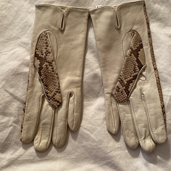 NEW SAKS FIFTH AVENUE genuine leather GLOVES w/silk lining sz 7 ITALY - Picture 2 of 10